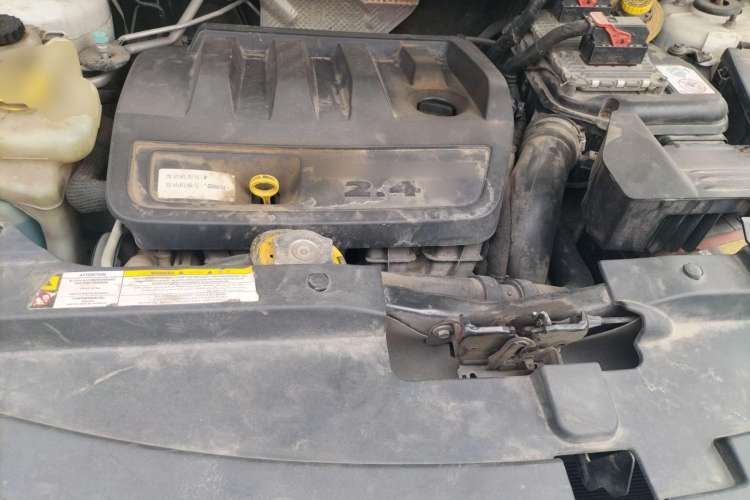 Used Jeep Compass 2011 2.4L four-wheel drive luxury version Engine Bay