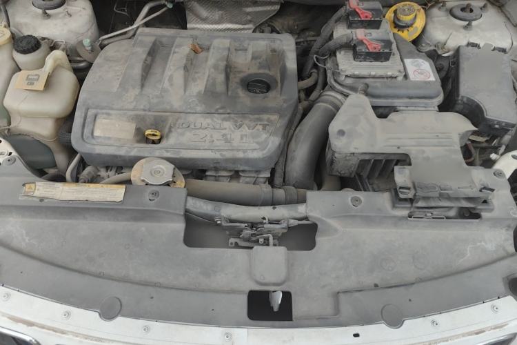Used Jeep Compass 2011 2.4L four-wheel-drive sport version Engine Bay