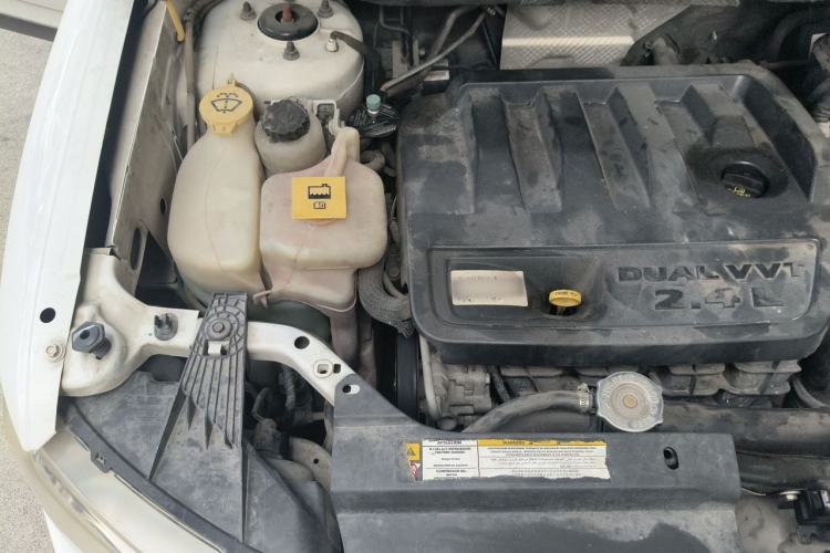 Used Jeep Compass 2011 2.4L four-wheel-drive sport version Engine Bay Right