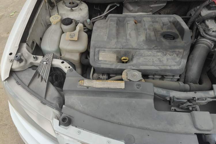 Used Jeep Compass 2011 2.4L four-wheel-drive sport version Engine Bay Right