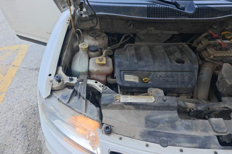 Used Jeep Compass 2011 2.4L four-wheel-drive sport version Engine Bay Right