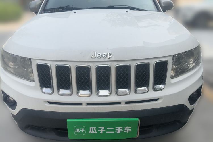 Used Jeep Compass 2011 2.4L four-wheel-drive sport version Front