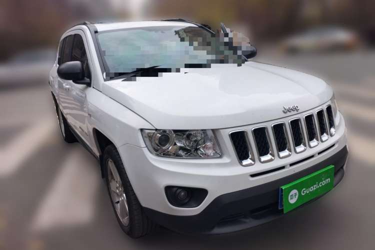 Used Jeep Compass 2011 2.4L four-wheel drive luxury version Front Right 45 Deg