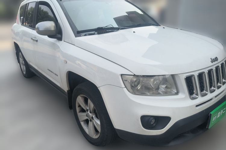 Used Jeep Compass 2011 2.4L four-wheel-drive sport version Front Right 45 Deg