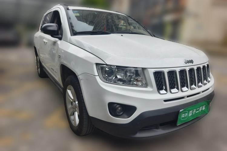 Used Jeep Compass 2011 2.4L four-wheel-drive sport version Front Right 45 Deg