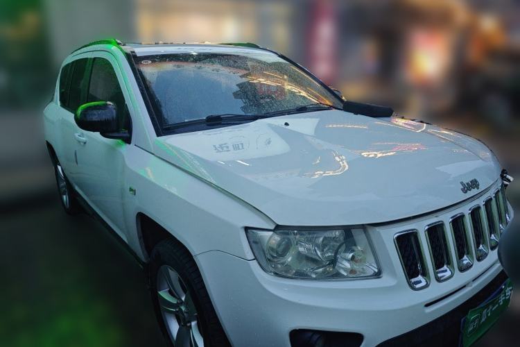 Used Jeep Compass 2011 2.4L four-wheel-drive sport version Front Right 45 Deg