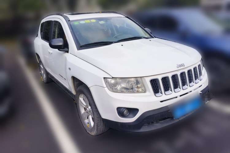 Used Jeep Compass 2011 2.0L two-wheel drive sport version Front Right 45 Deg