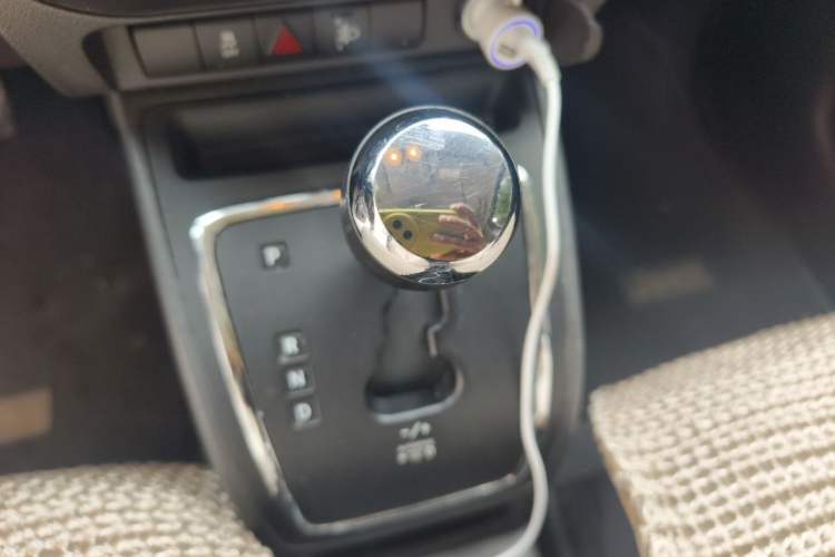Used Jeep Compass 2011 2.4L four-wheel-drive sport version Gear Lever