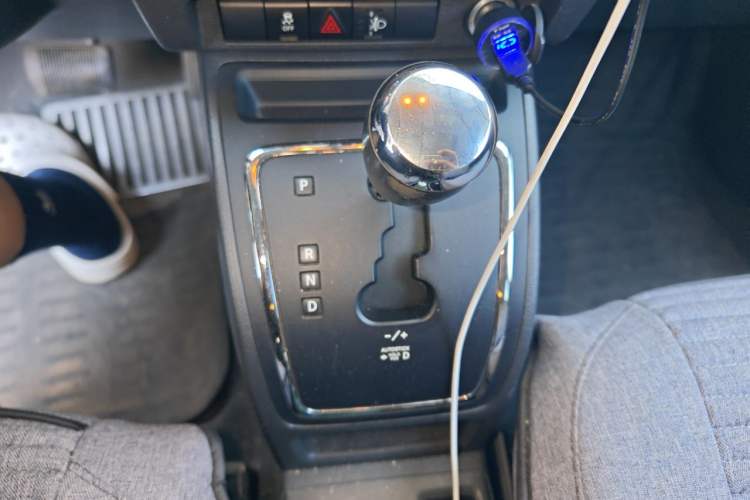 Used Jeep Compass 2011 2.4L four-wheel-drive sport version Gear Lever