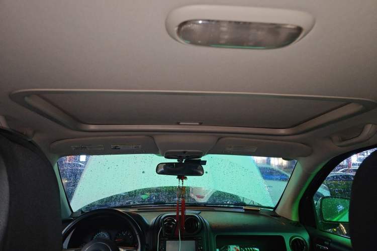 Used Jeep Compass 2011 2.4L four-wheel-drive sport version Headliner