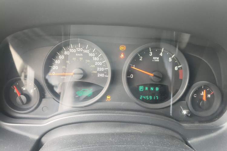 Used Jeep Compass 2011 2.4L four-wheel-drive sport version Instrument Cluster