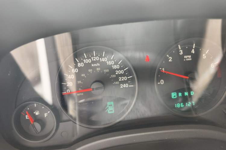 Used Jeep Compass 2011 2.4L four-wheel-drive sport version Instrument Cluster