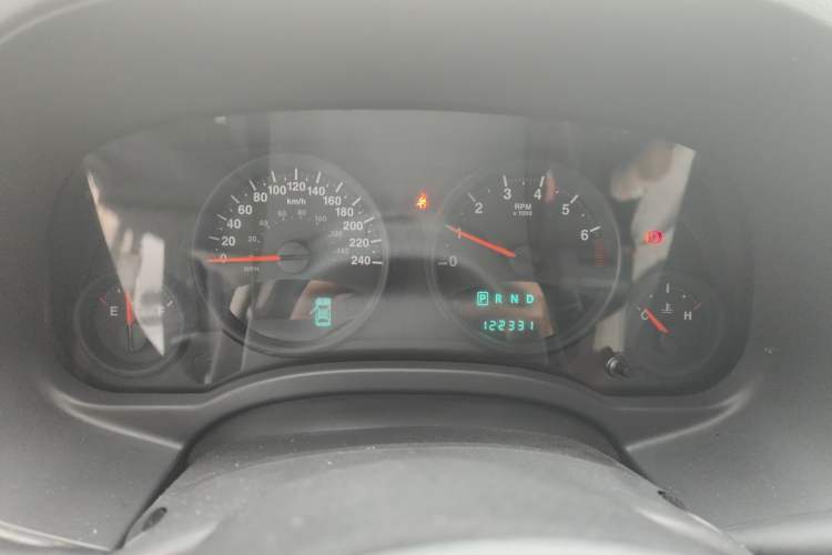 Used Jeep Compass 2011 2.4L four-wheel-drive sport version Instrument Cluster