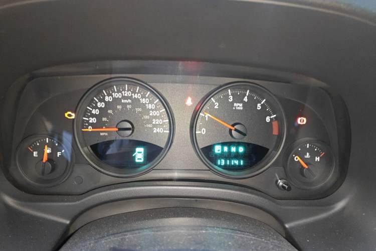 Used Jeep Compass 2011 2.4L four-wheel-drive sport version Instrument Cluster