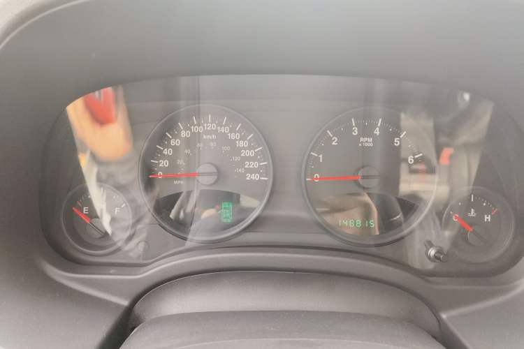 Used Jeep Compass 2011 2.0L two-wheel drive sport version Instrument Cluster