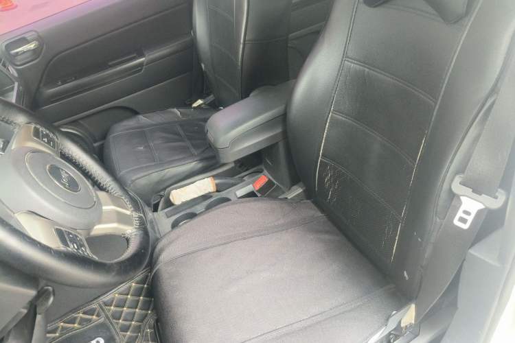 Used Jeep Compass 2011 2.4L four-wheel-drive sport version Left Front Seat