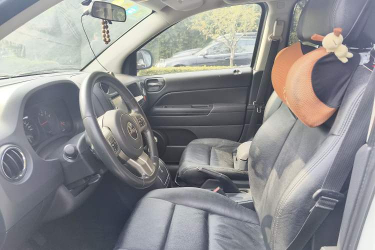 Used Jeep Compass 2011 2.0L two-wheel drive sport version Left Front Seat