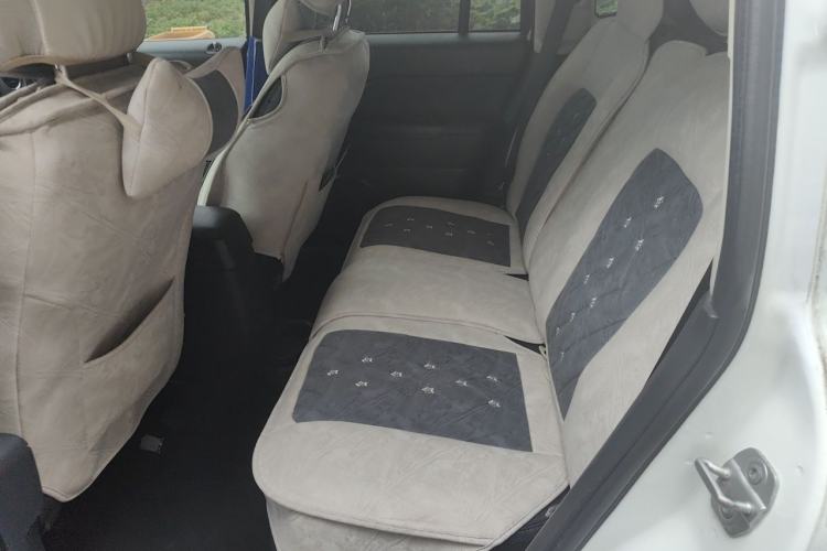 Used Jeep Compass 2011 2.4L four-wheel-drive sport version Left Rear Seat