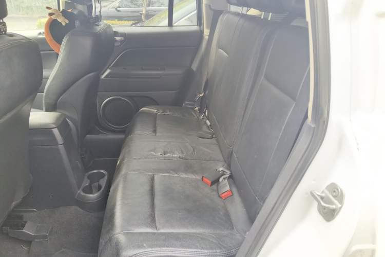 Used Jeep Compass 2011 2.0L two-wheel drive sport version Left Rear Seat