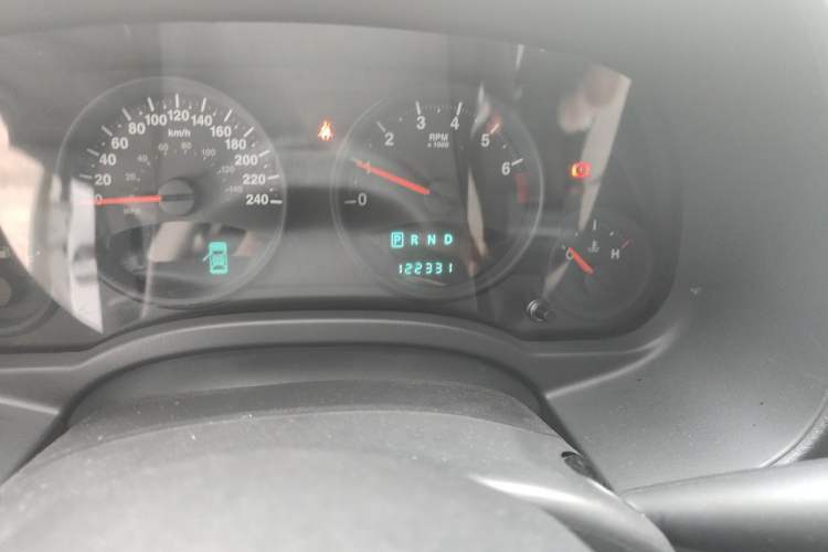 Used Jeep Compass 2011 2.4L four-wheel-drive sport version Odometer Close Up