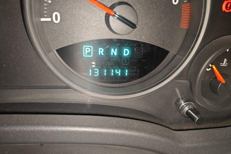 Used Jeep Compass 2011 2.4L four-wheel-drive sport version Odometer Close Up