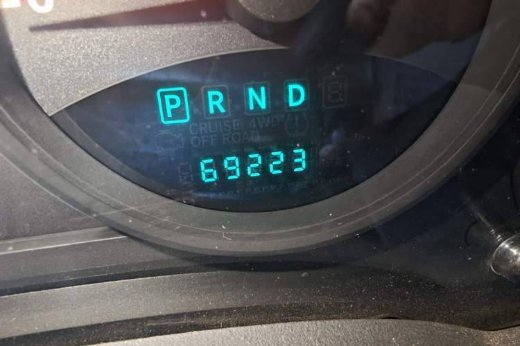 Used Jeep Compass 2011 2.4L four-wheel-drive sport version Odometer Close Up