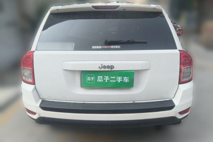 Used Jeep Compass 2011 2.4L four-wheel-drive sport version Rear