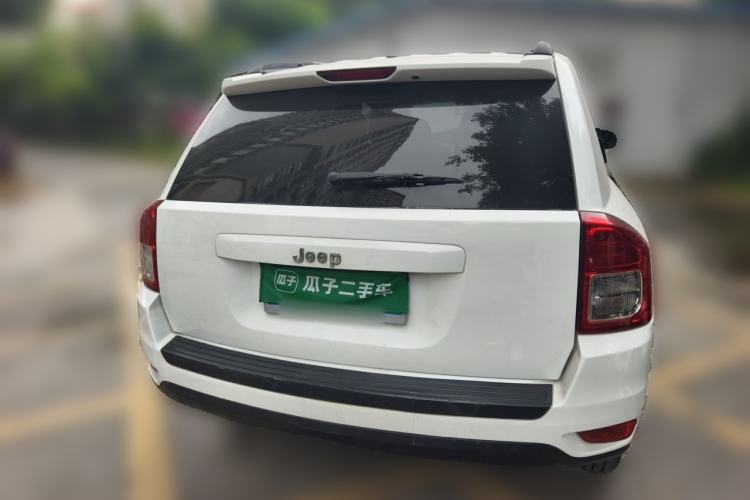 Used Jeep Compass 2011 2.4L four-wheel-drive sport version Rear