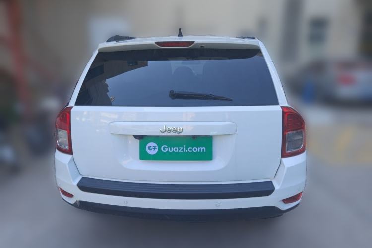 Used Jeep Compass 2011 2.4L four-wheel-drive sport version Rear