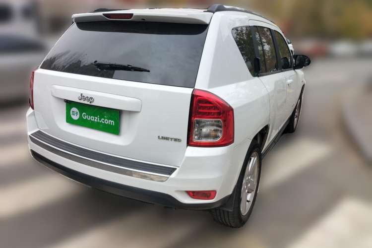 Used Jeep Compass 2011 2.4L four-wheel drive luxury version Rear Right 45 Deg