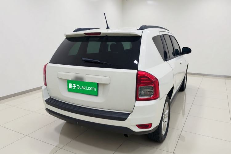 Used Jeep Compass 2011 2.4L four-wheel-drive sport version Rear Right 45 Deg