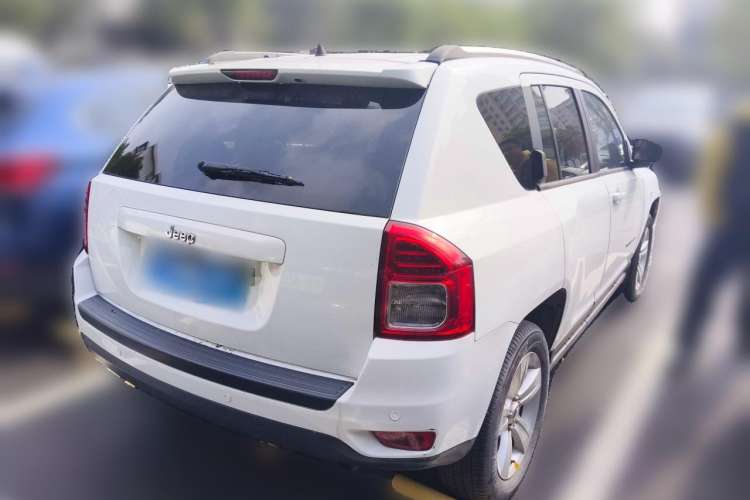 Used Jeep Compass 2011 2.0L two-wheel drive sport version Rear Right 45 Deg