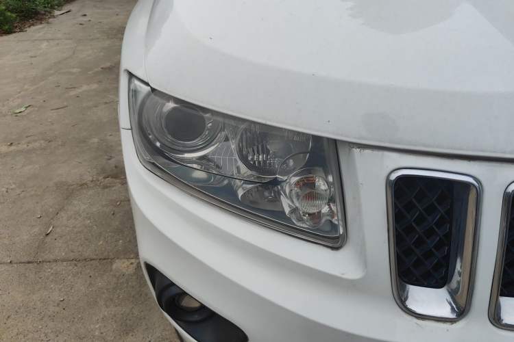 Used Jeep Compass 2011 2.4L four-wheel-drive sport version Right Front Headlight