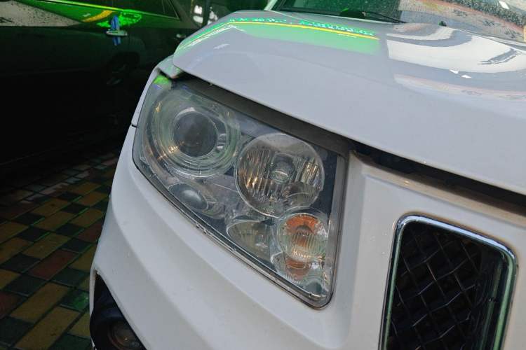 Used Jeep Compass 2011 2.4L four-wheel-drive sport version Right Front Headlight