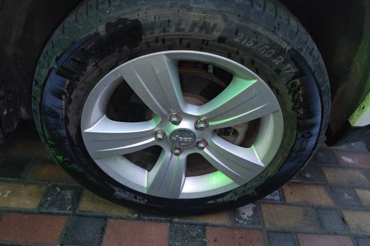 Used Jeep Compass 2011 2.4L four-wheel-drive sport version Right Front Wheel Hub