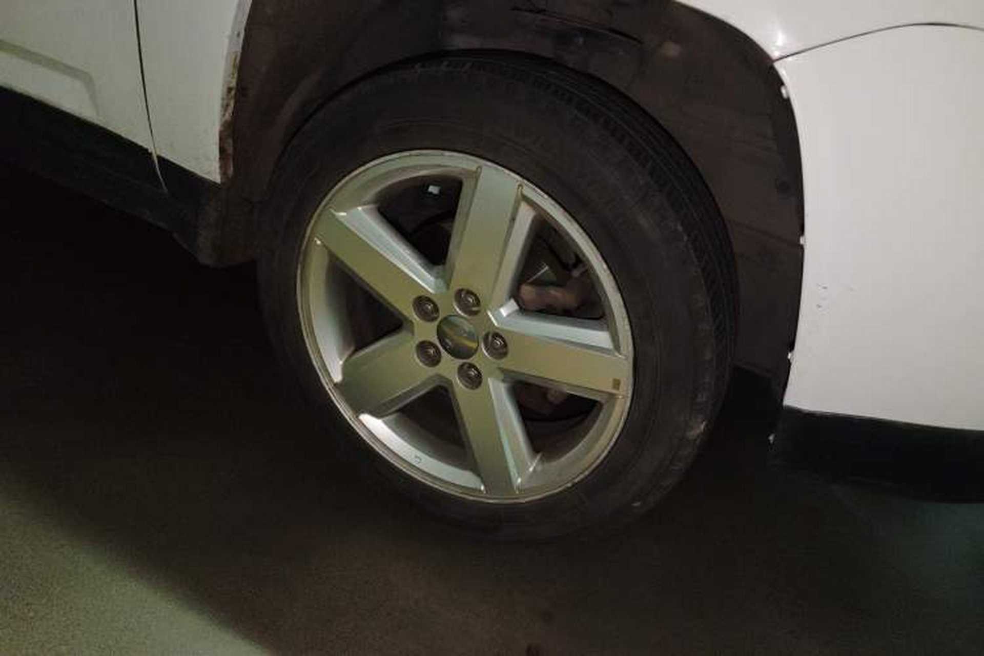 Used Jeep Compass 2011 2.0L two-wheel drive sport version Right Front Wheel Hub