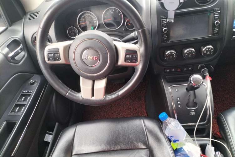 Used Jeep Compass 2011 2.4L four-wheel drive luxury version Steering Wheel