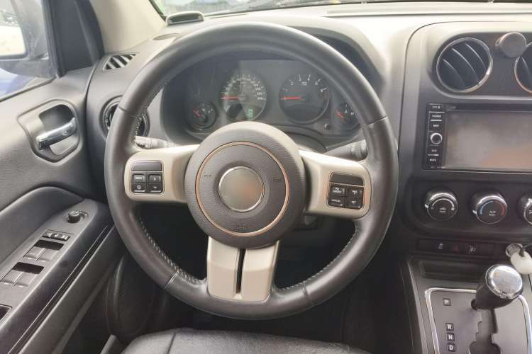 Used Jeep Compass 2011 2.0L two-wheel drive sport version Steering Wheel