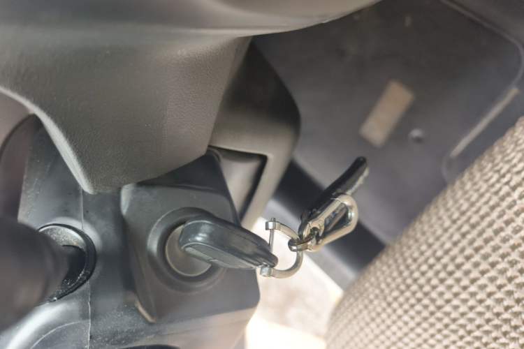 Used Jeep Compass 2011 2.4L four-wheel-drive sport version Vehicle Key