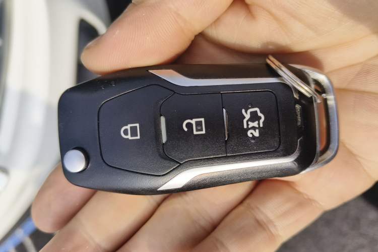 Used Jeep Compass 2011 2.0L two-wheel drive sport version Vehicle Key
