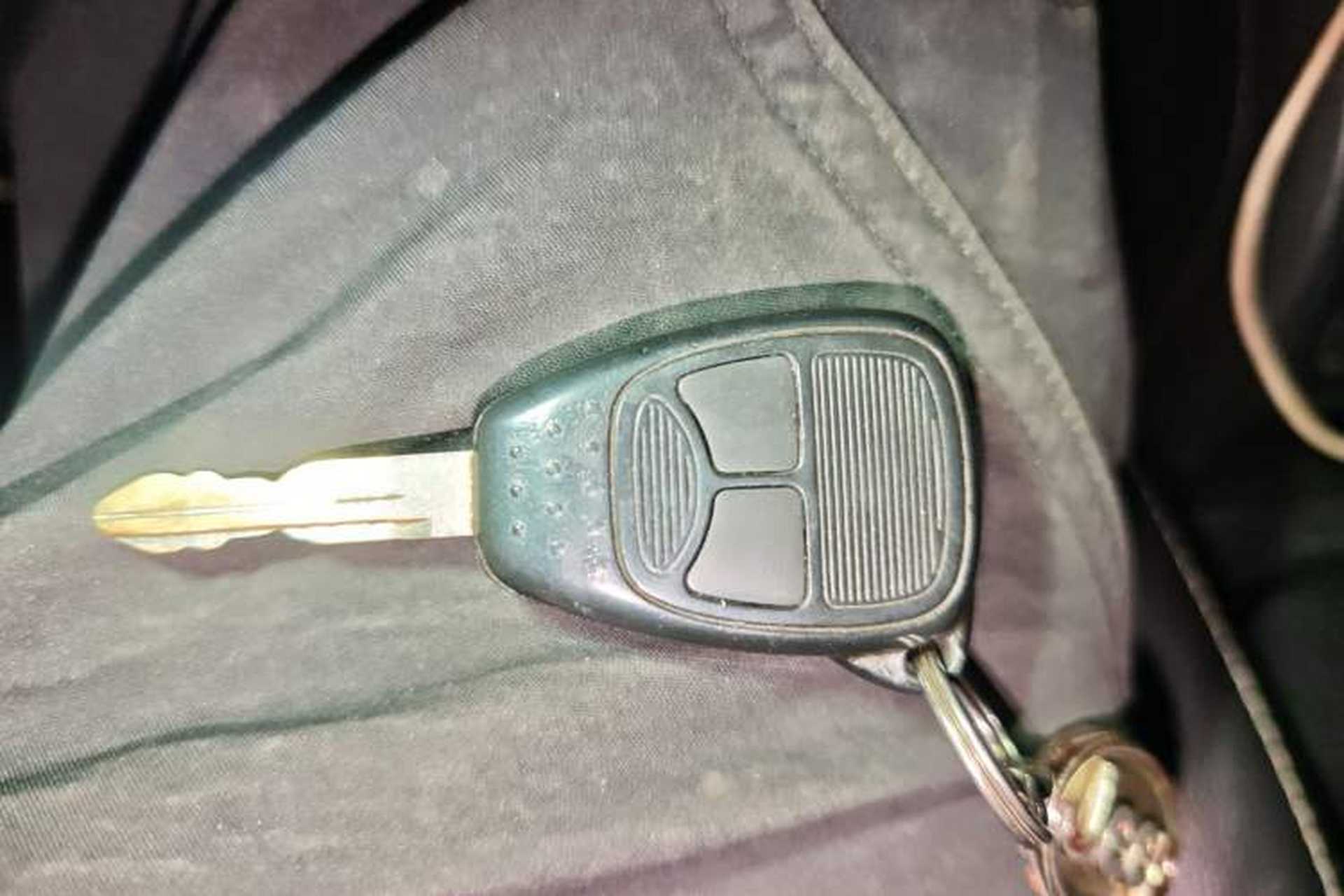 Used Jeep Compass 2011 2.0L two-wheel drive sport version Vehicle Key
