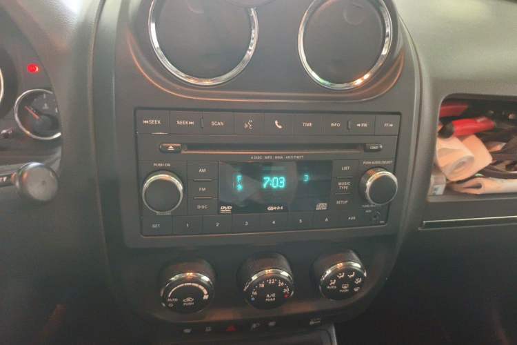 Used Jeep Compass 2012 2.4L Four-Wheel Drive Urban Edition Audio And AC Panel