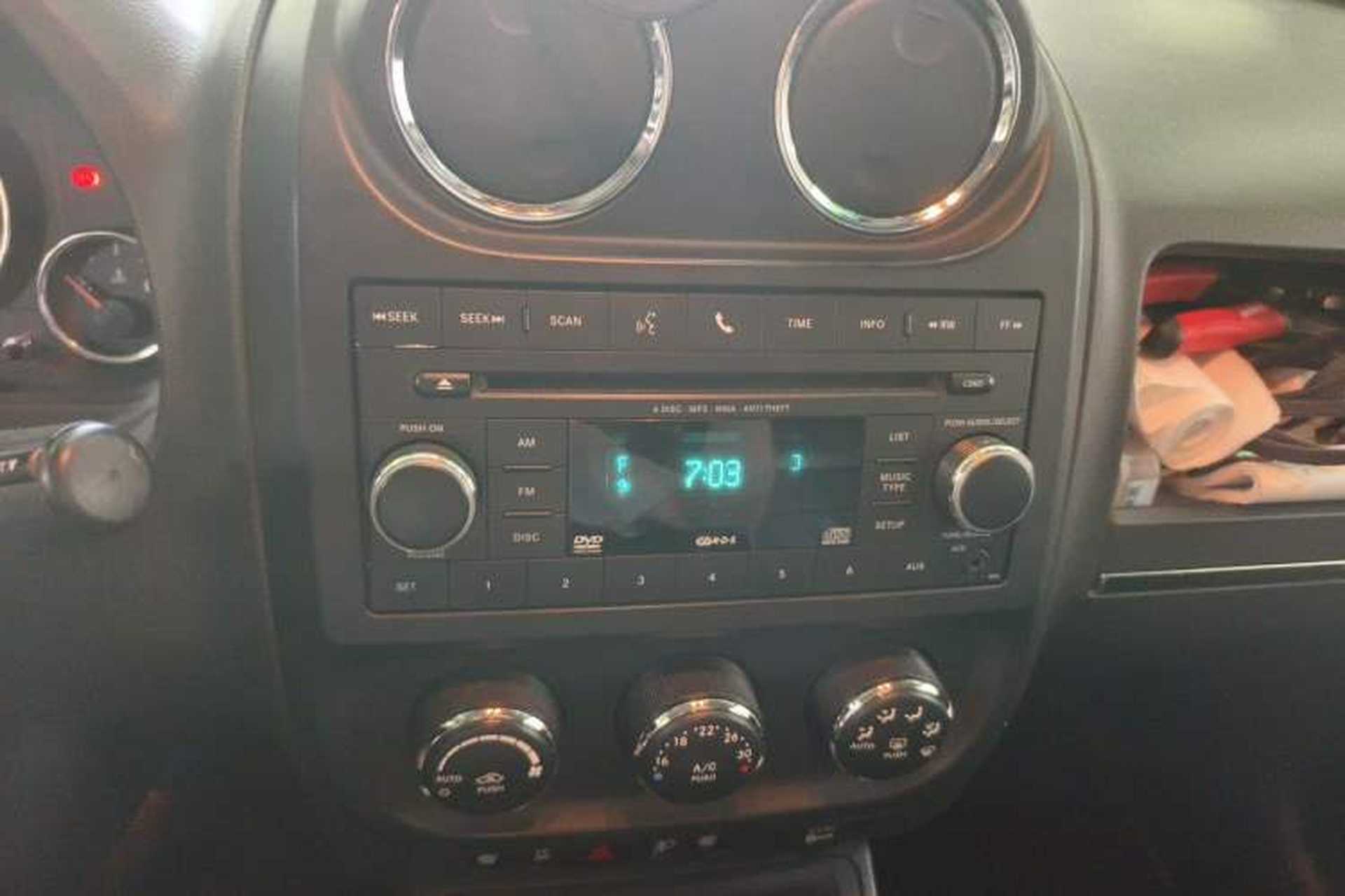 Used Jeep Compass 2012 2.4L Four-Wheel Drive Urban Edition Audio And AC Panel
