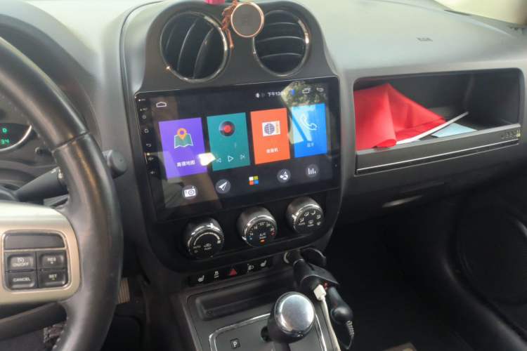 Used Jeep Compass 2012 2.4L four-wheel drive luxury navigation version Audio And AC Panel