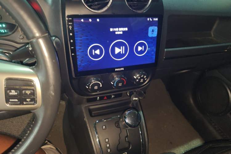 Used Jeep Compass 2012 2.0L two-wheel drive sport version Audio And AC Panel