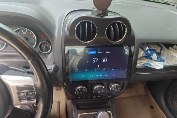 Used Jeep Compass 2012 2.4L four-wheel drive luxury version Audio And AC Panel