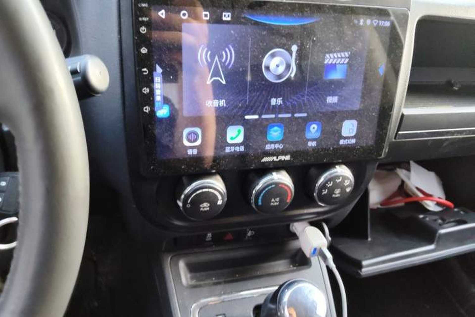 Used Jeep Compass 2012 2.0L two-wheel drive sport version Audio And AC Panel