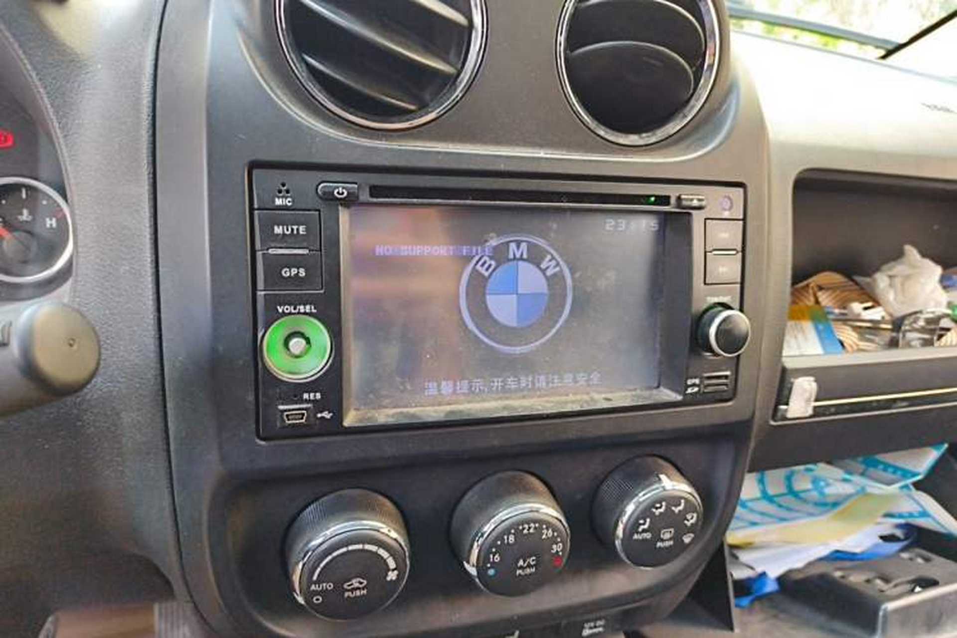 Used Jeep Compass 2012 2.0L two-wheel drive luxury version Audio And AC Panel