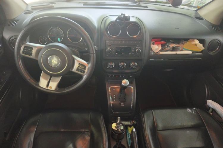 Used Jeep Compass 2012 2.4L Four-Wheel Drive Urban Edition Center Console
