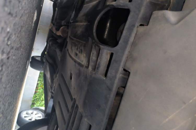 Used Jeep Compass 2012 2.4L four-wheel drive luxury navigation version Chassis Front